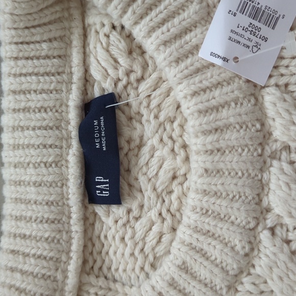 GAP Ivory Cable Knit Crewneck Sweater - Picture 3 of 4